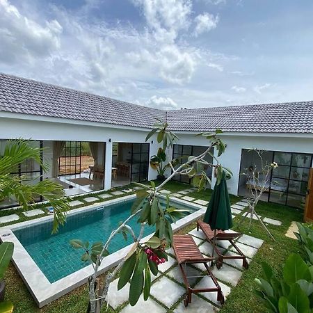 Allure Villa Cempaka Private Pool Kuantan Esterno foto