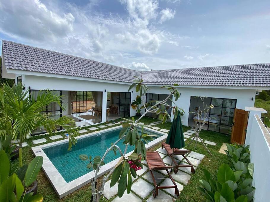 Allure Villa Cempaka Private Pool Kuantan Esterno foto